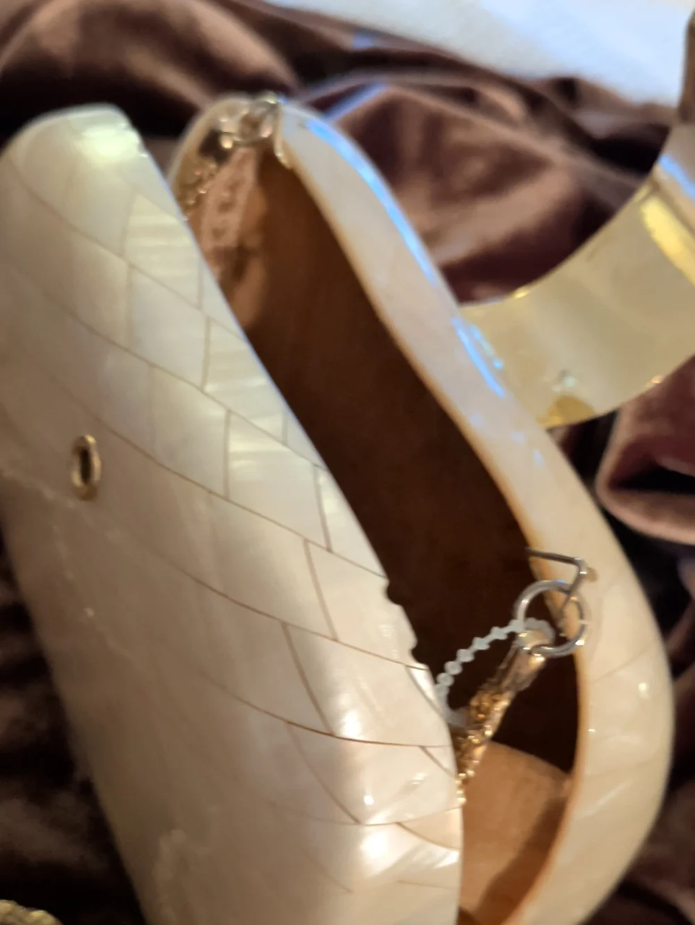 Mother Of Pearl/ Lucite -Elegant Cream, diamond Design Bag